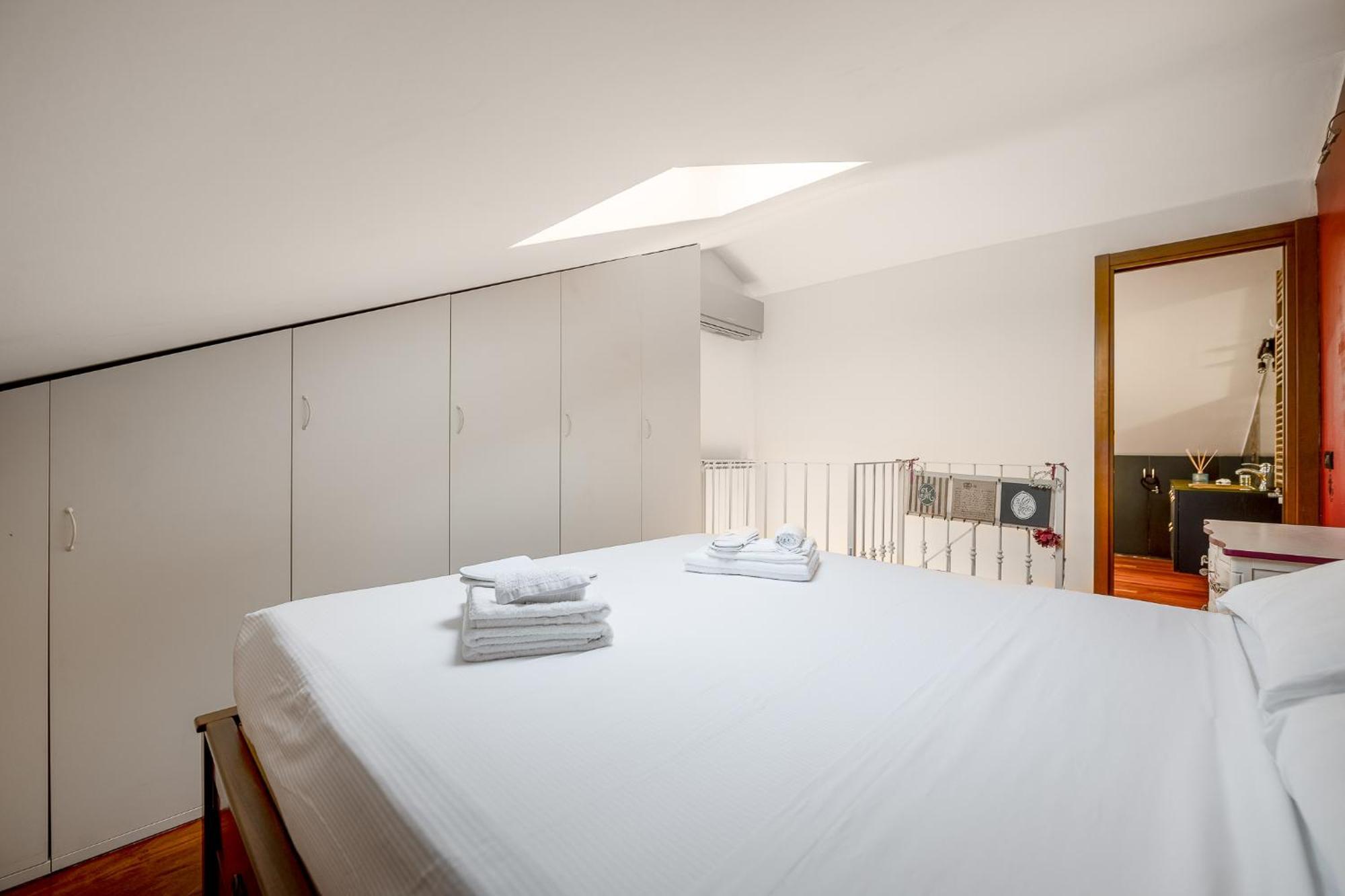 Апартаменты Bright Loft - Free Private Parking Милан Экстерьер фото